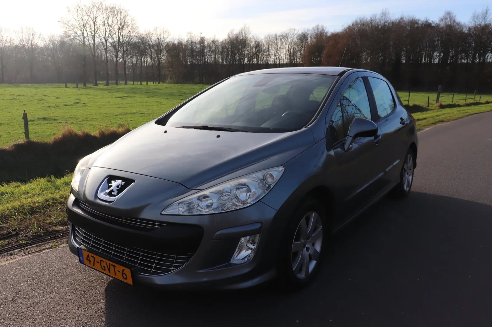 Peugeot 308 (2008) — foto 1