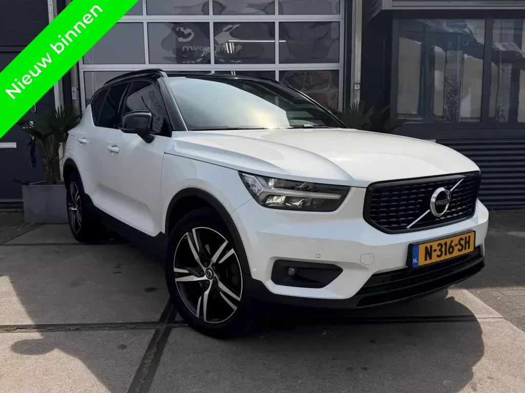 Volvo XC40 (2018) — foto 1