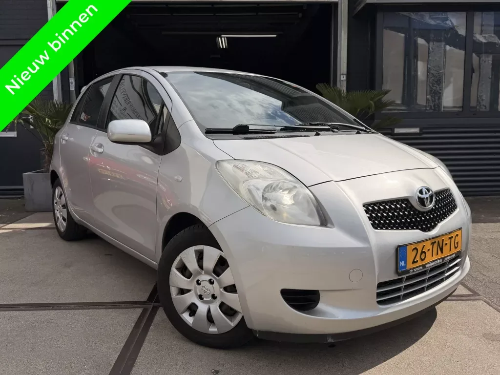 Toyota Yaris (2006) — foto 1