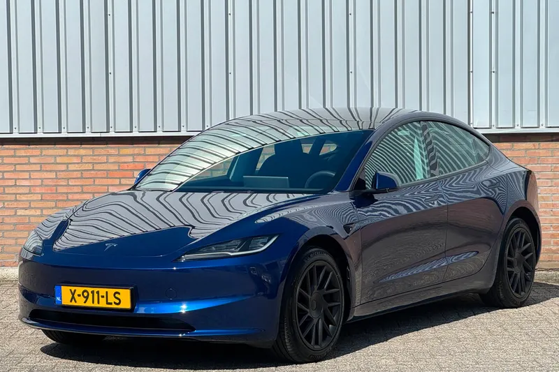 Tesla Model 3 (2023)