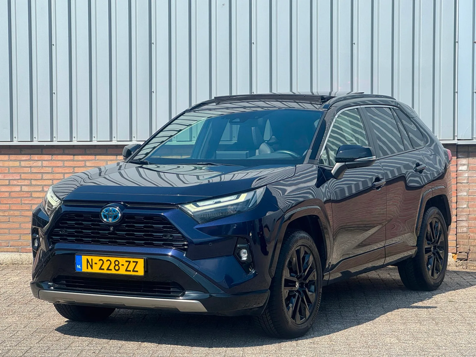 Toyota RAV4 (2022) — foto 1