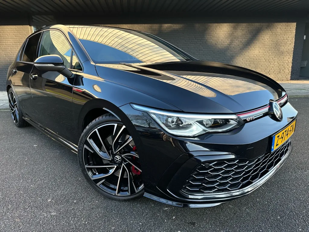 Volkswagen Golf (2021) — foto 1