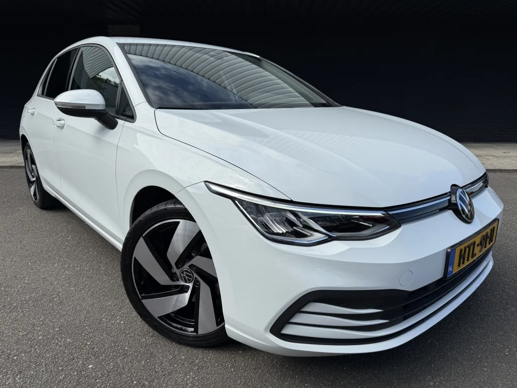 Volkswagen Golf (2023) — foto 1