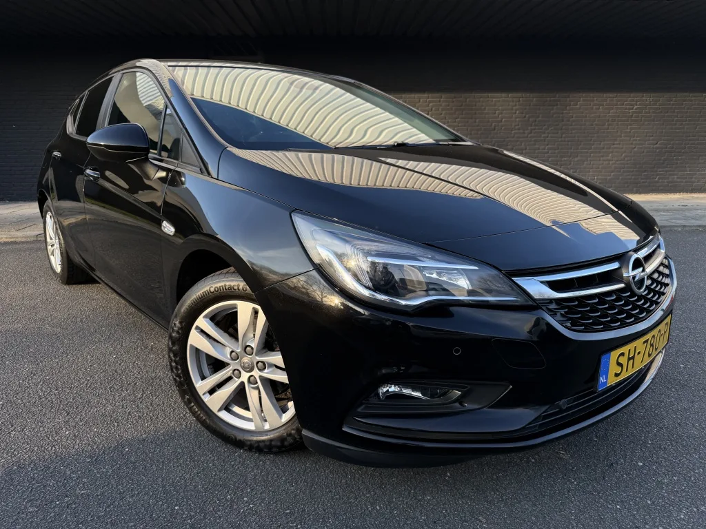 Opel Astra (2017) — foto 1