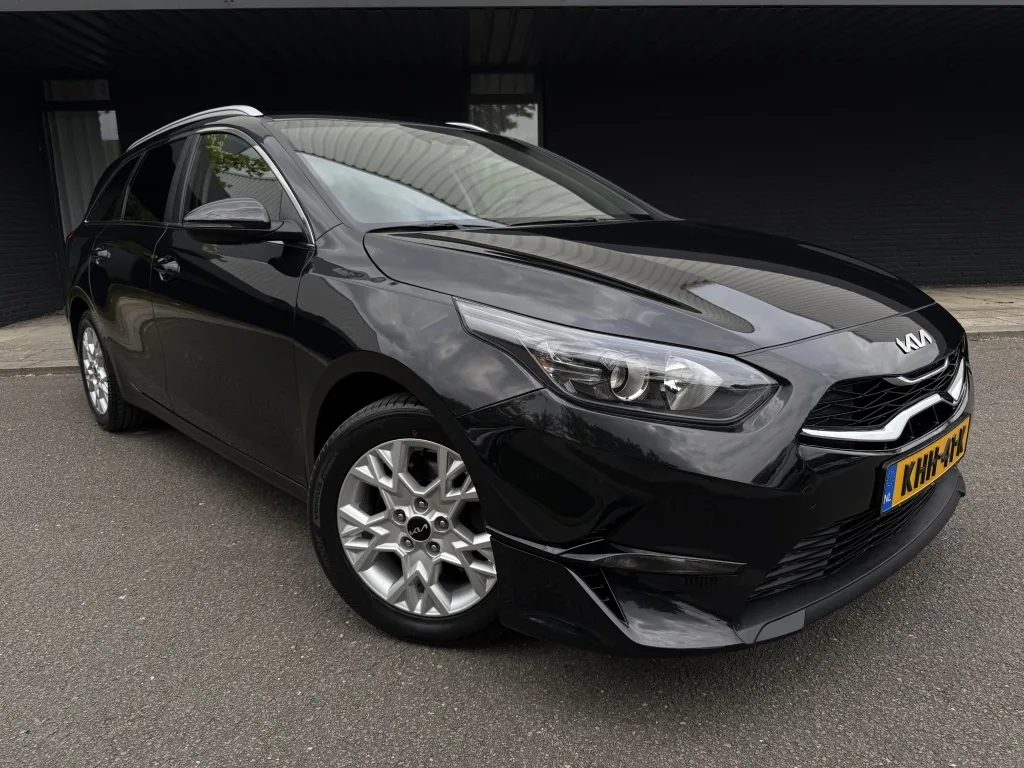 Kia Ceed Sportswagon (2022) — foto 1