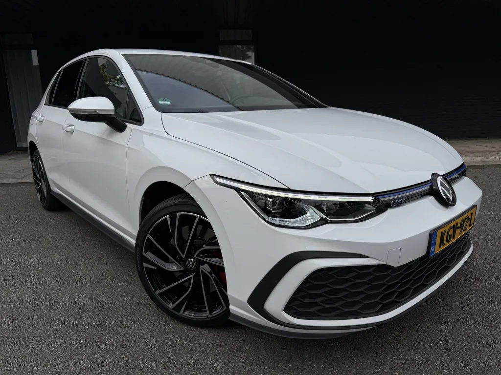 Volkswagen Golf (2021) — foto 1