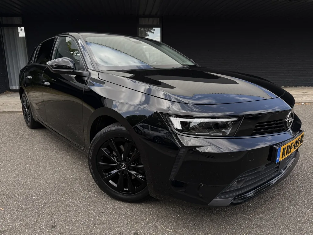 Opel Astra (2023) — foto 1