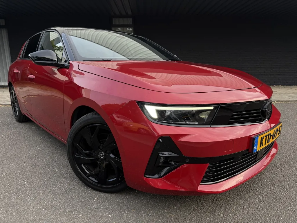 Opel Astra (2022) — foto 1