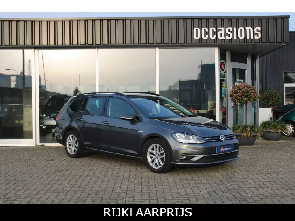 Volkswagen Golf (2019) — foto 1