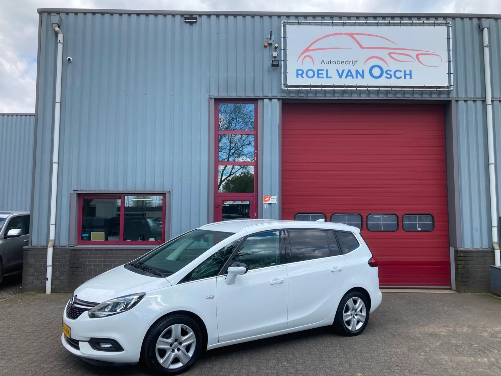 Opel Zafira Tourer (2017) — foto 1