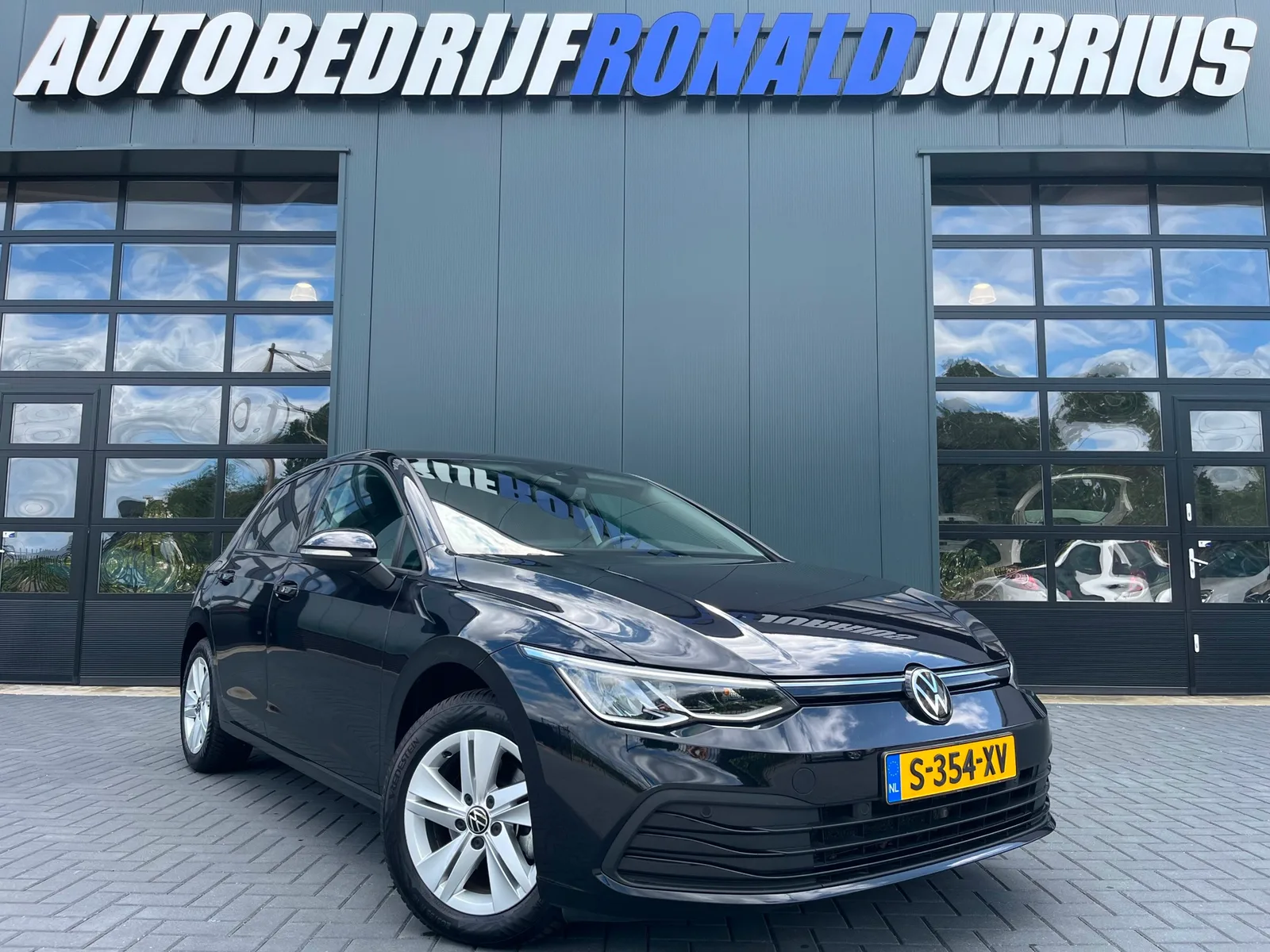 Volkswagen Golf (2023) — foto 1