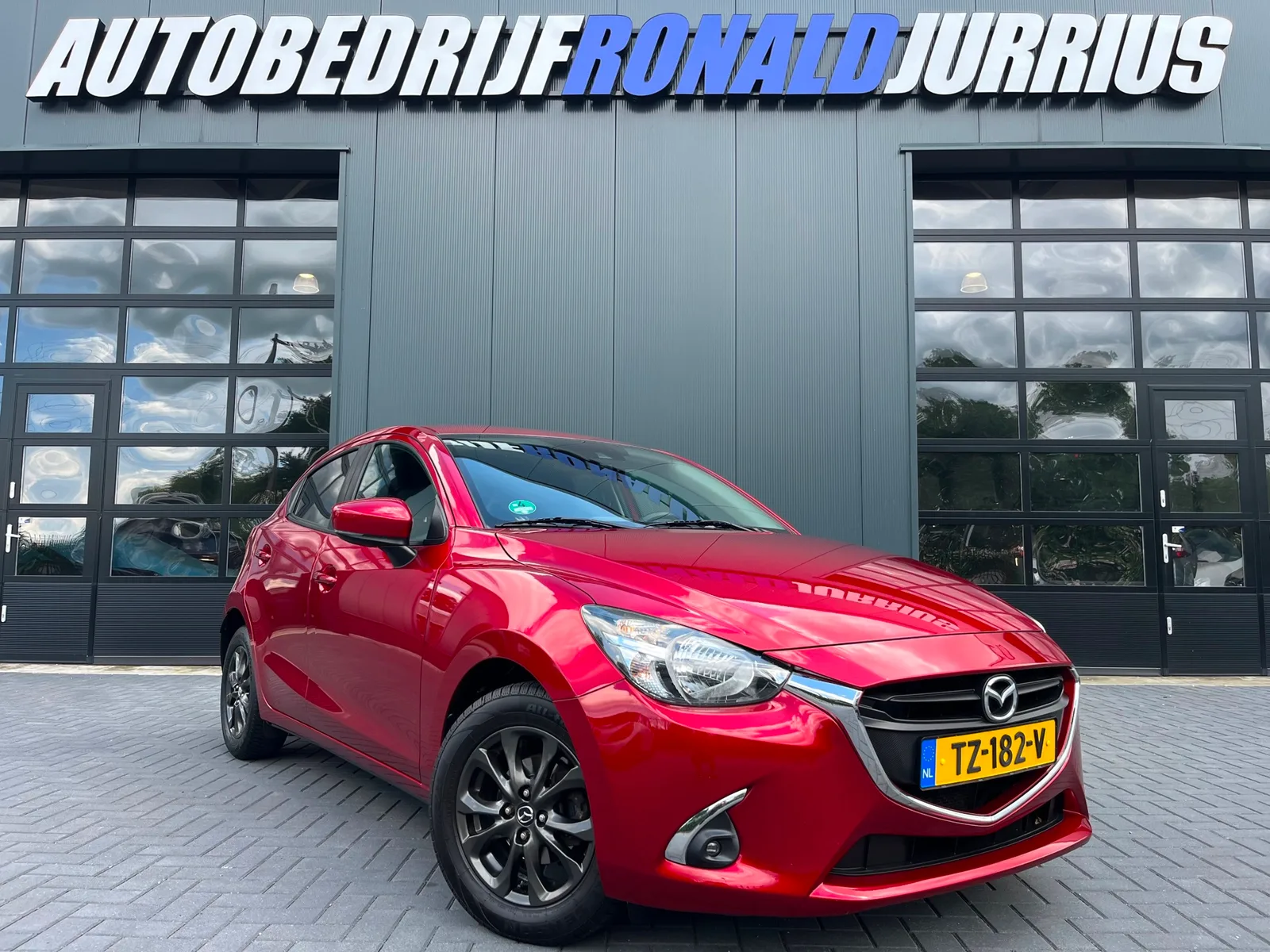 Mazda 2 (2018) — foto 1