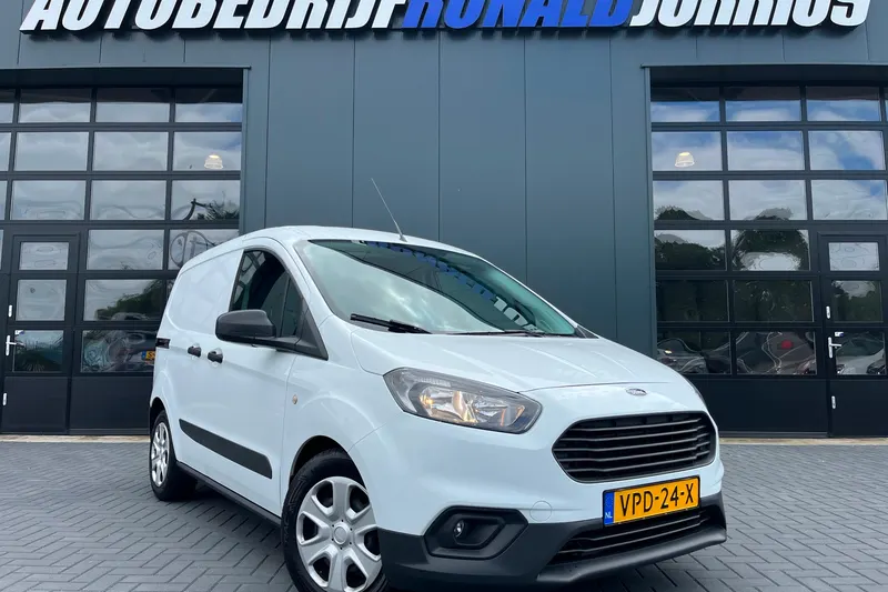 Ford Transit Courier (2022)