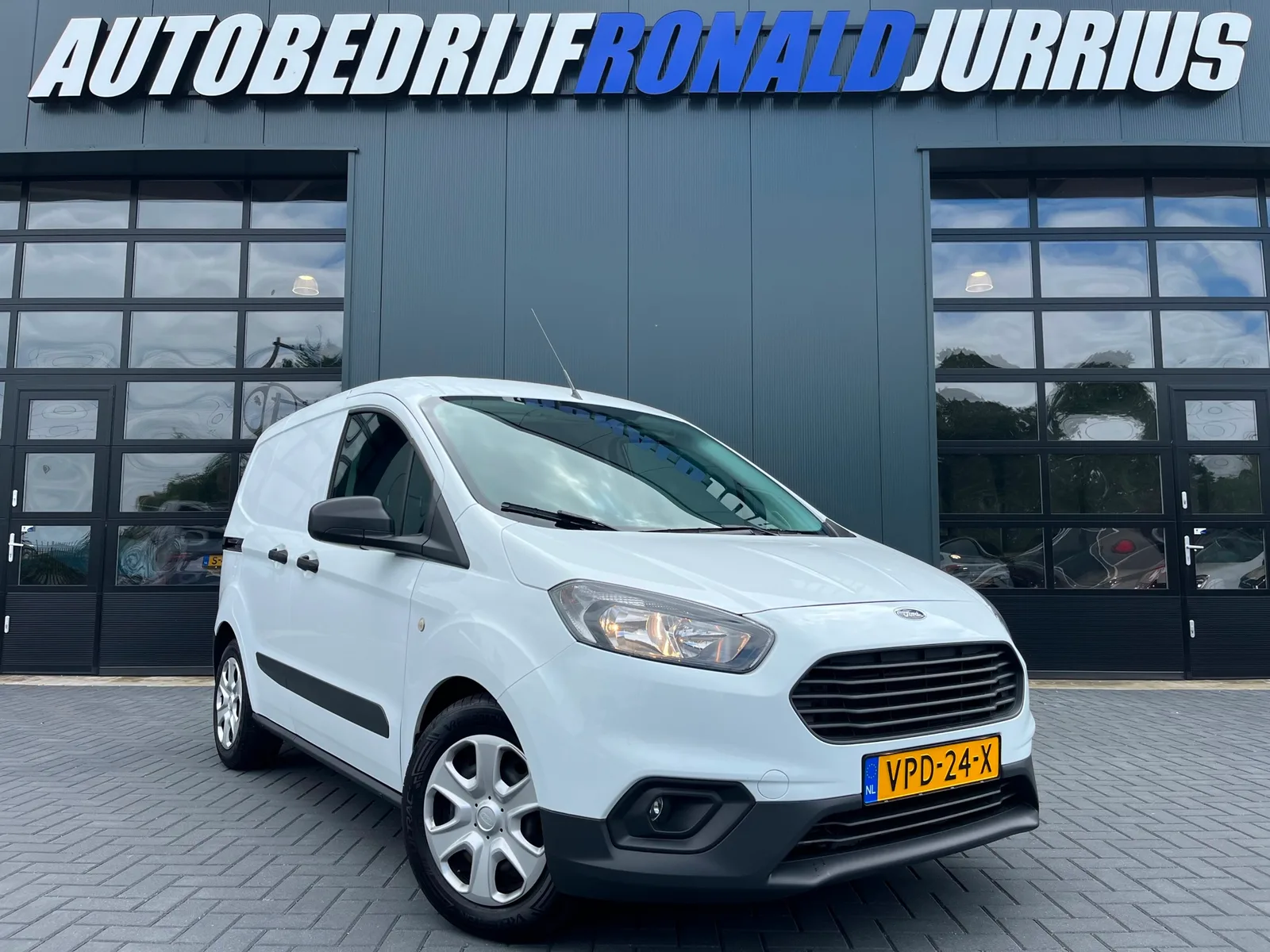 Ford Transit Courier (2022) — foto 1