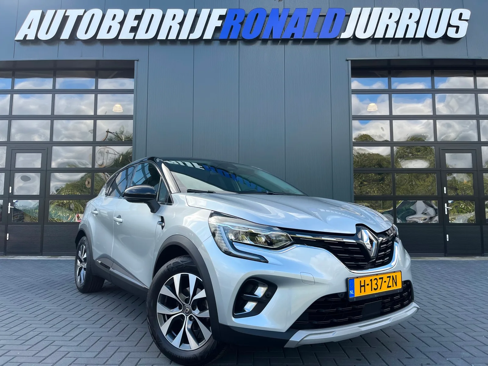 Renault Captur (2020) — foto 1