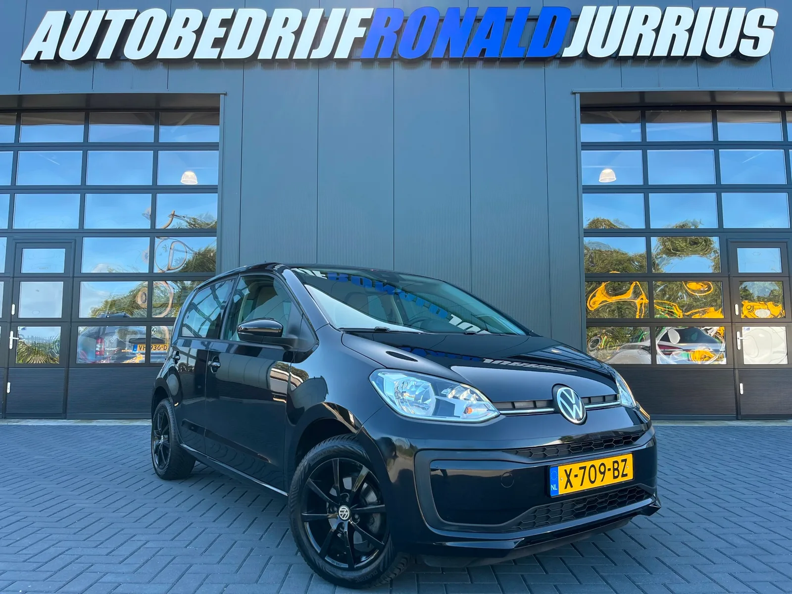 Volkswagen Up! (2023) — foto 1