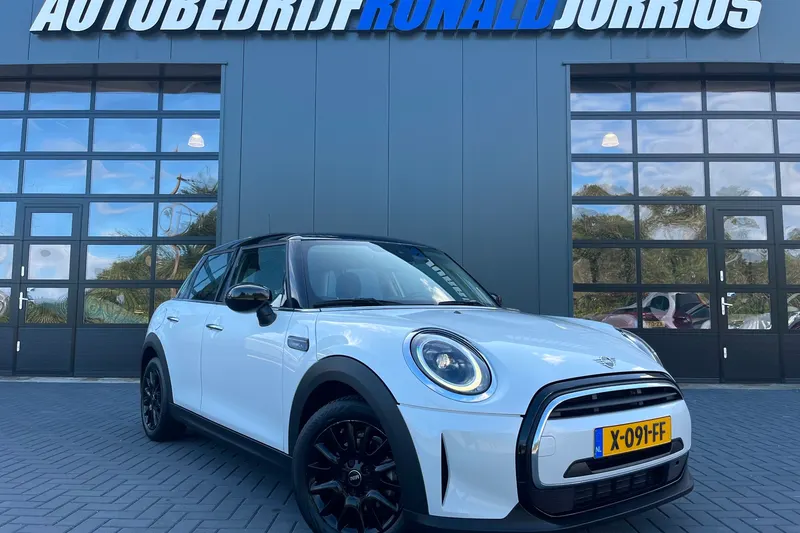 MINI Cooper (2023)