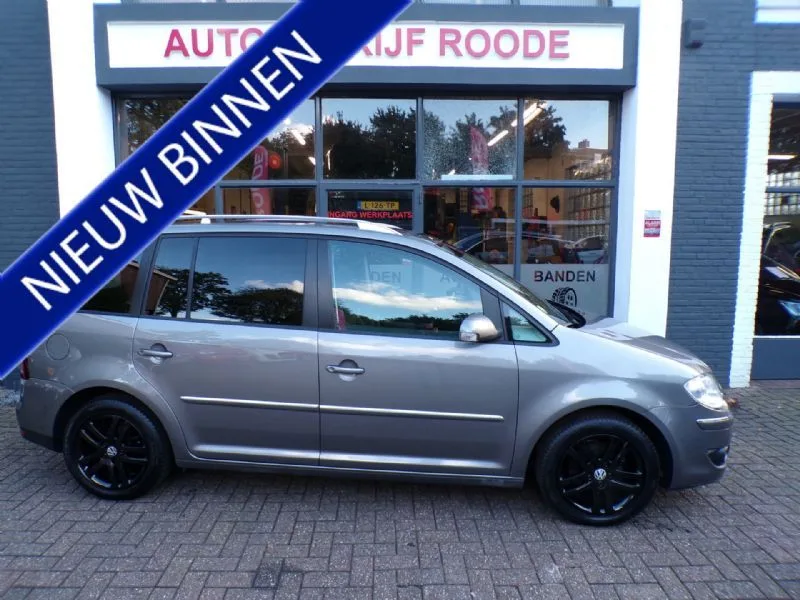 Volkswagen Touran (2008) — foto 1