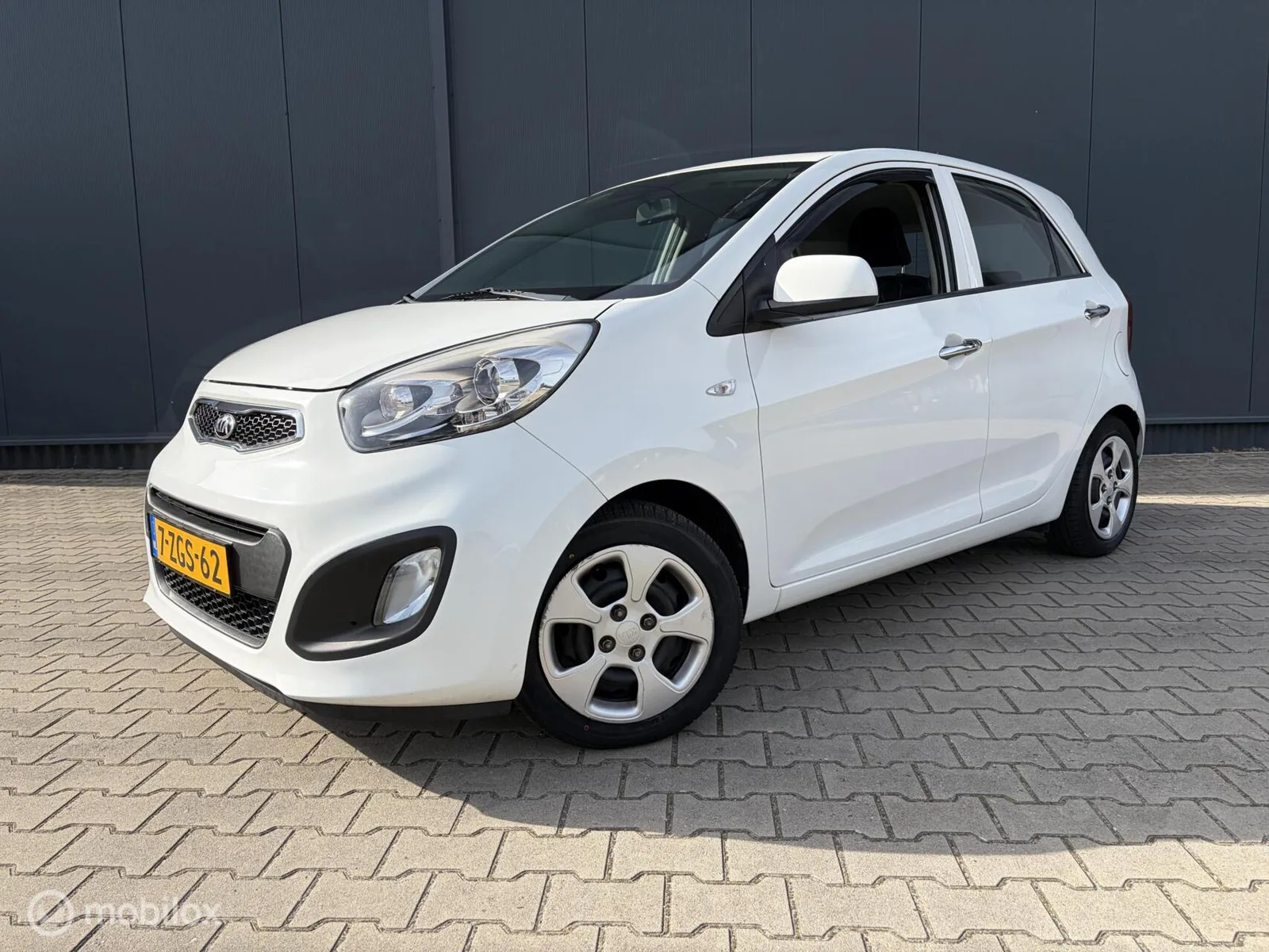 Kia Picanto (2015) — foto 1