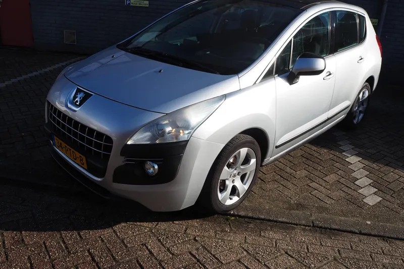 Peugeot 3008 (2011)