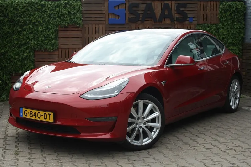 Tesla Model 3 (2019)