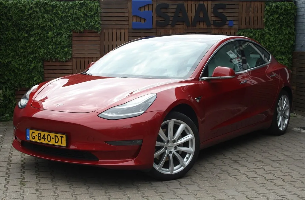 Tesla Model 3 (2019) — foto 1