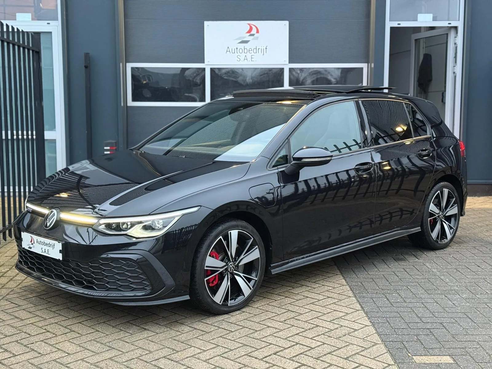Volkswagen Golf (2021) — foto 1