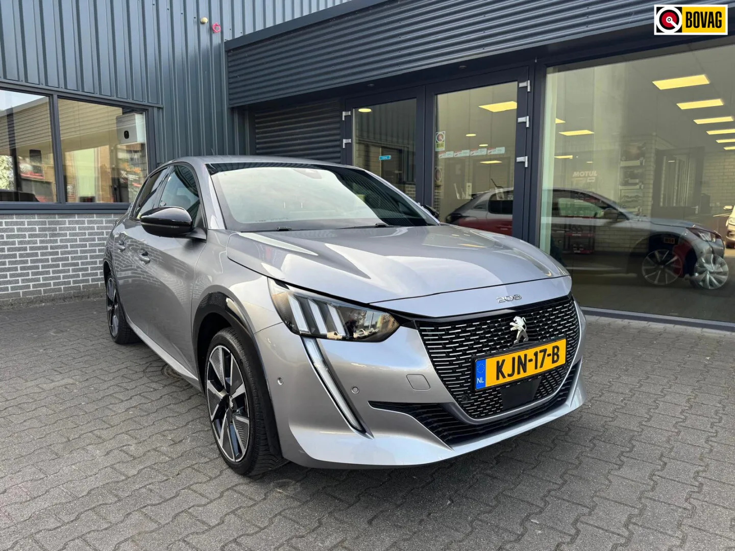 Peugeot e-208 (2022) — foto 1