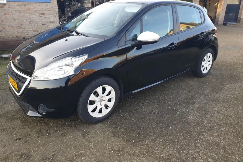 Peugeot 208 (2015)
