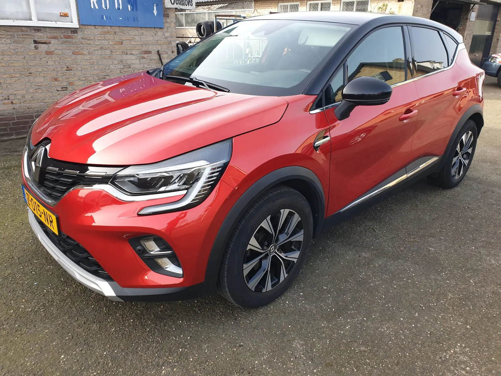 Renault Captur (2024) — foto 1