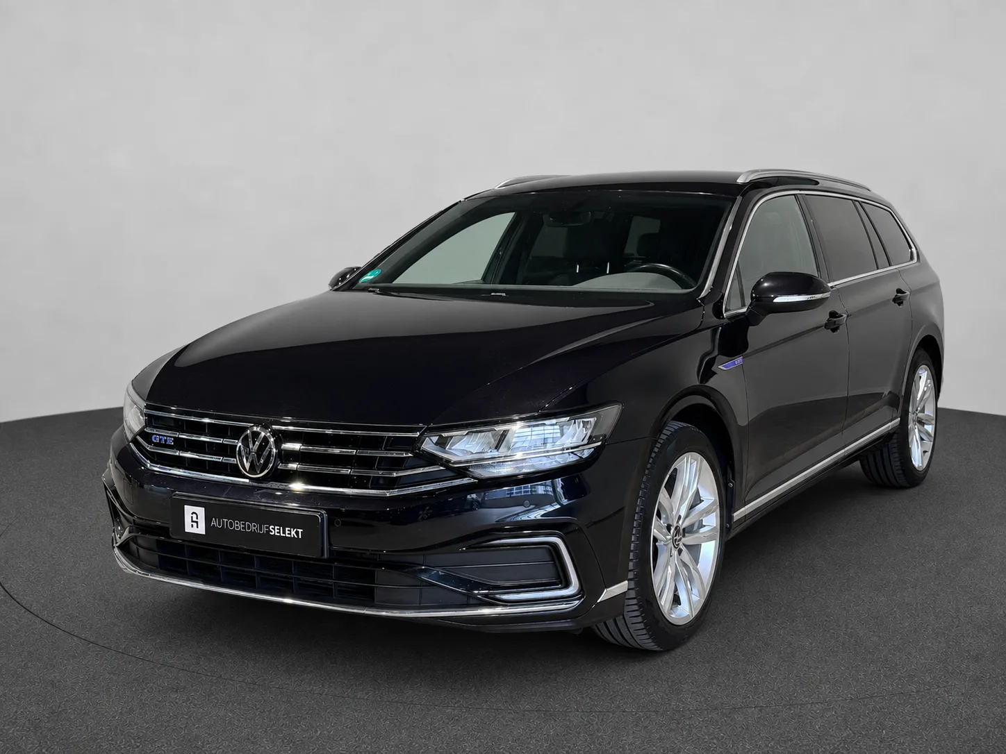 Volkswagen Passat (2021) — foto 1