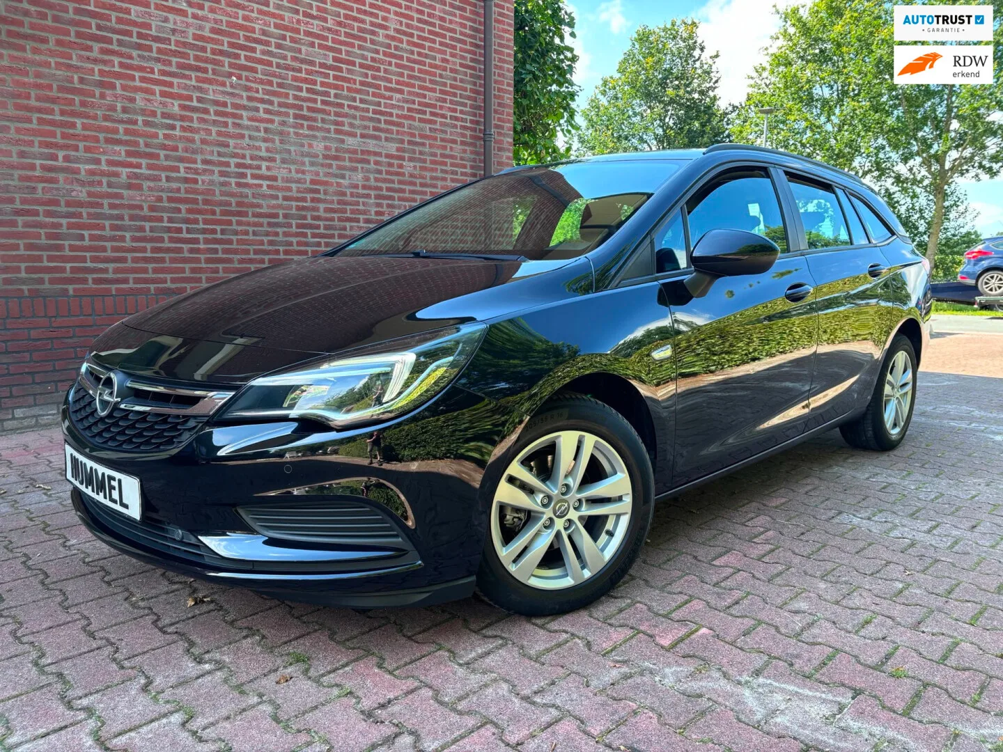 Opel Astra (2011) — foto 1