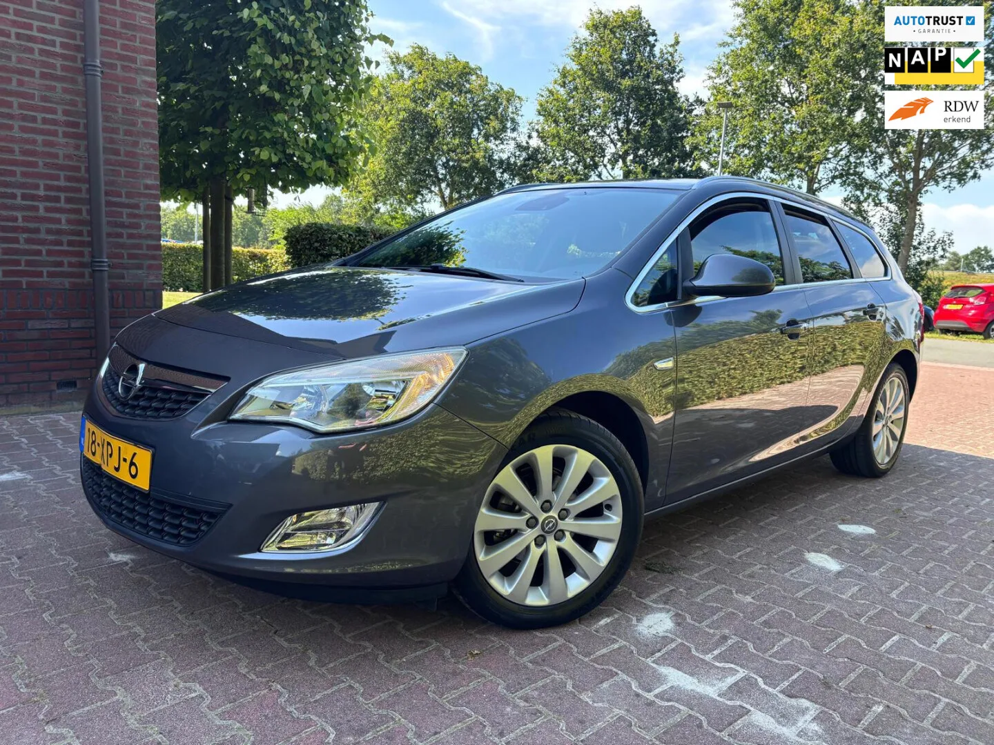Opel Astra (2012) — foto 1