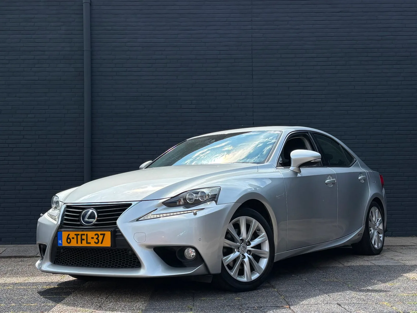 Lexus IS (2014) — foto 1