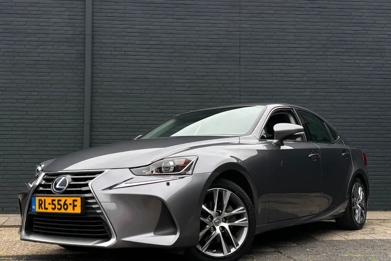 Lexus IS (2017)
