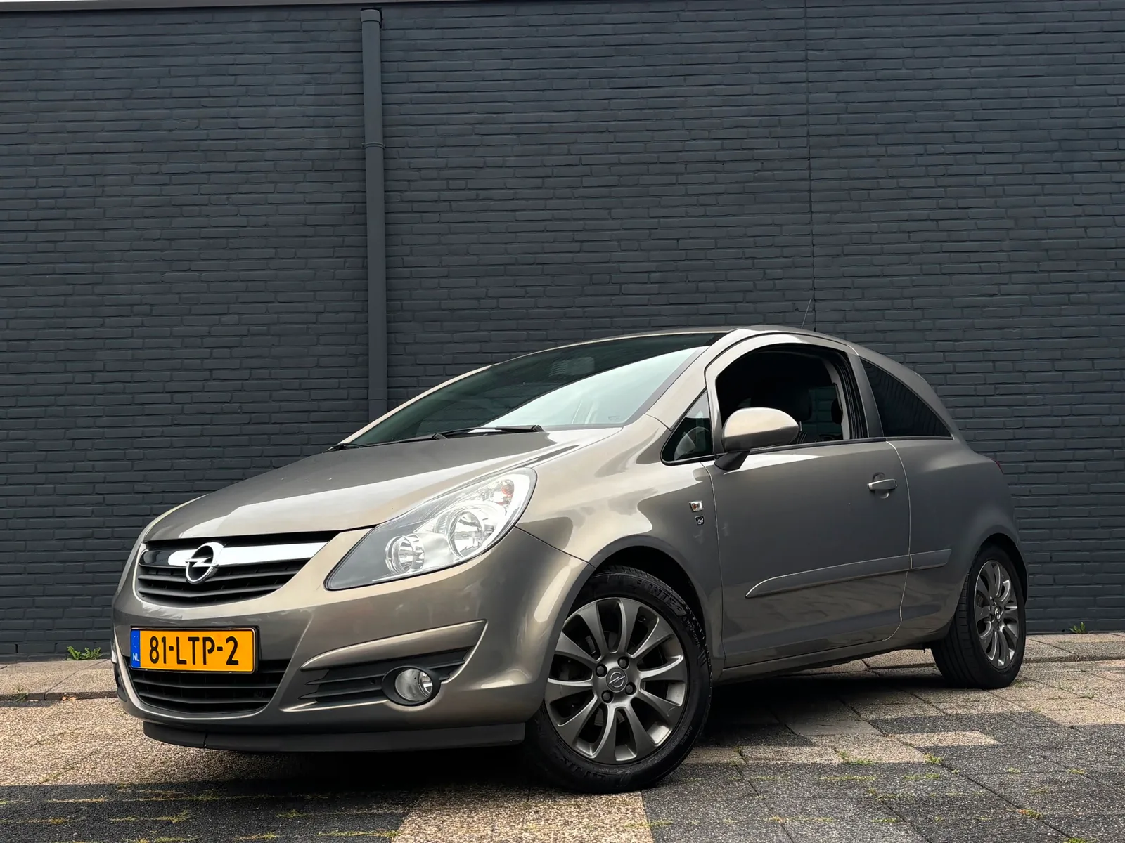 Opel Corsa (2010) — foto 1