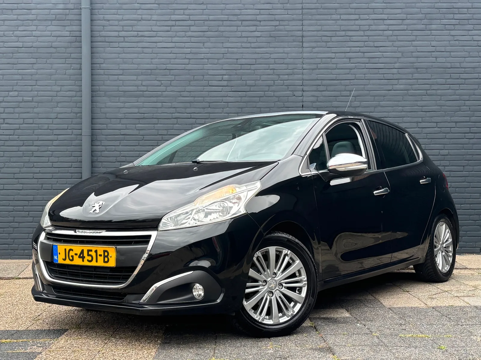 Peugeot 208 (2016) — foto 1