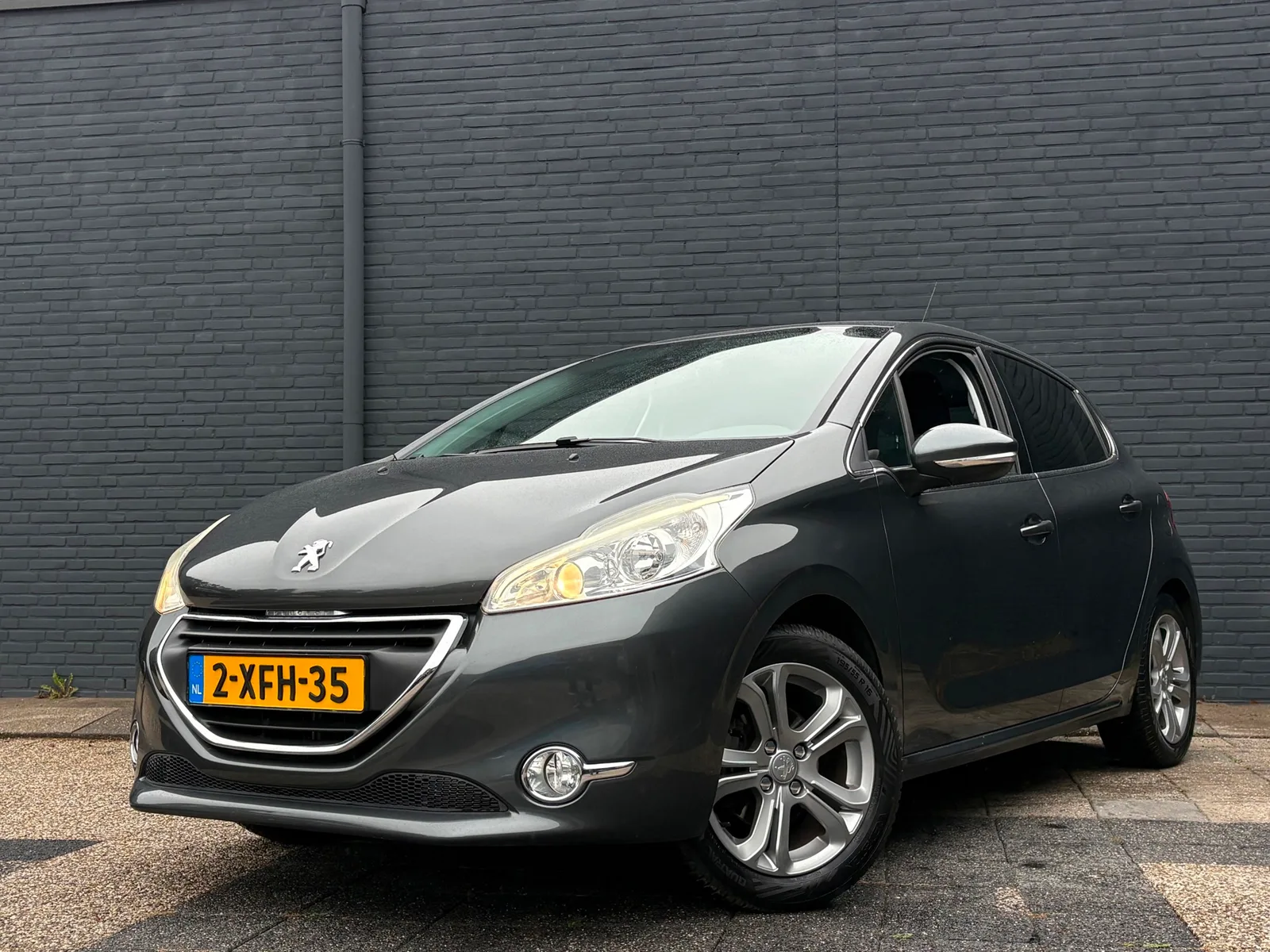 Peugeot 208 (2014) — foto 1