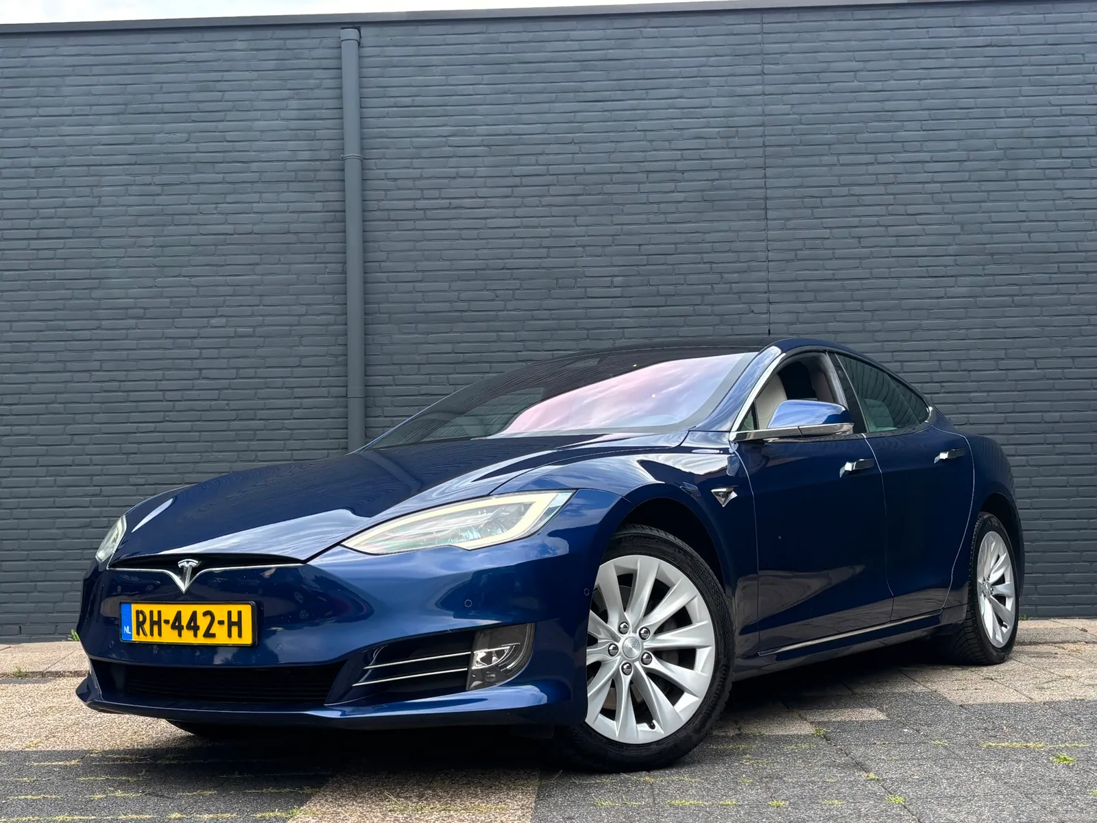 Tesla Model S (2017) — foto 1