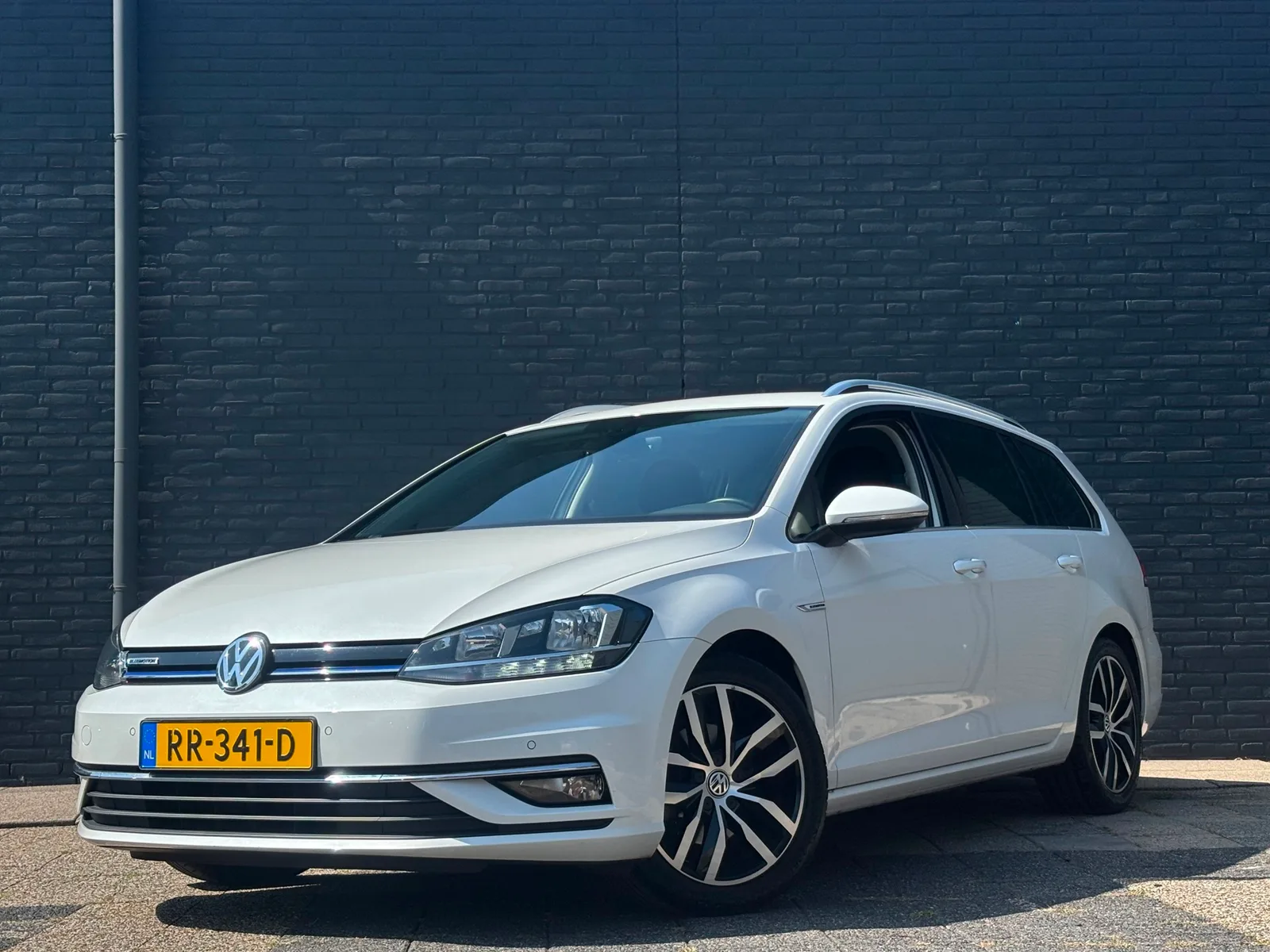 Volkswagen Golf (2018) — foto 1