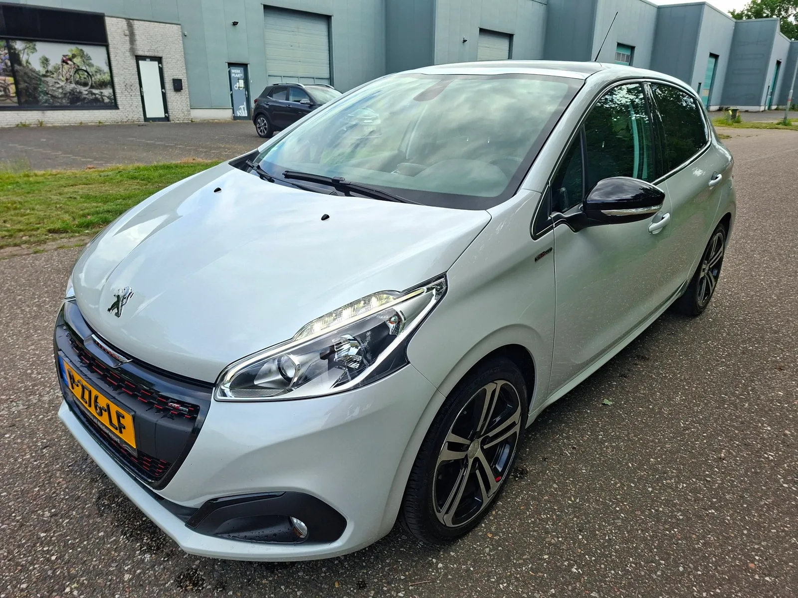 Peugeot 208 (2017) — foto 1