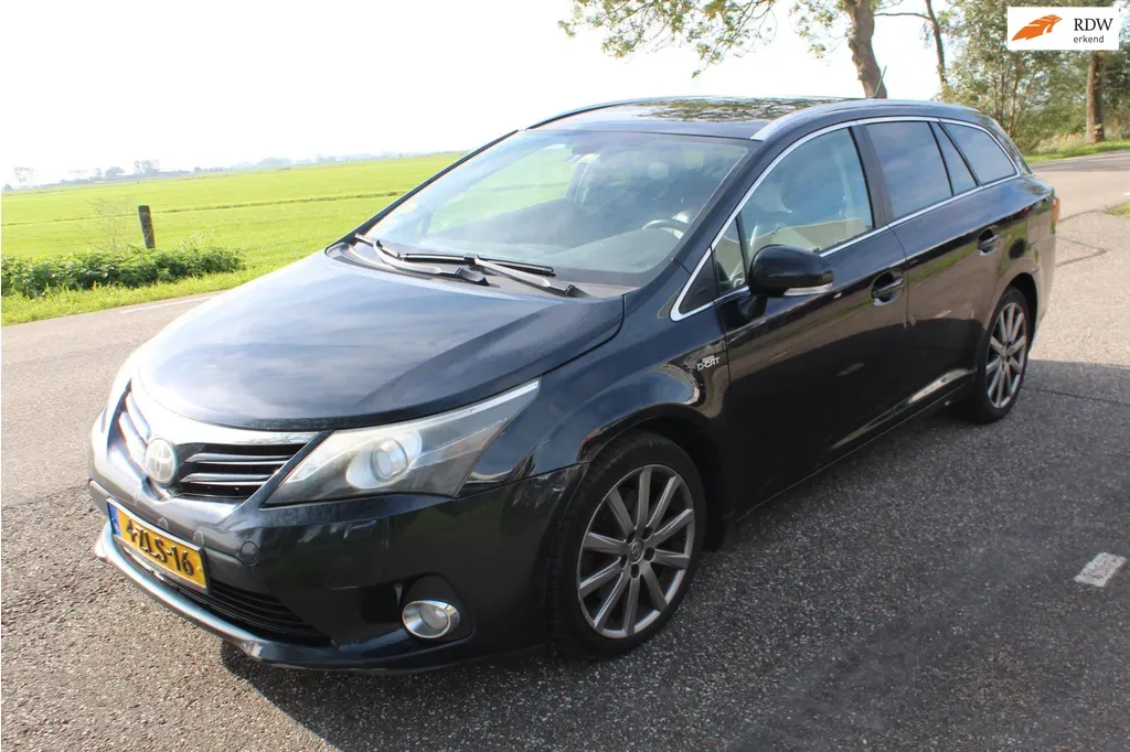 Toyota Avensis (2012) — foto 1