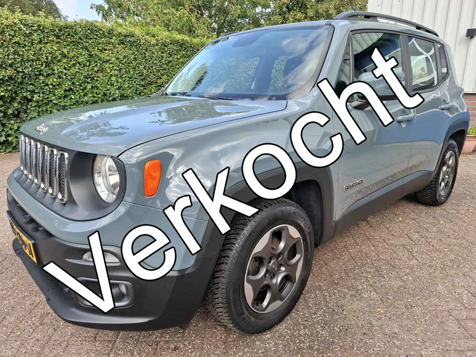 Jeep Renegade (2015) — foto 1