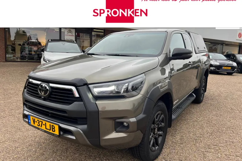 Toyota Hilux (2024)