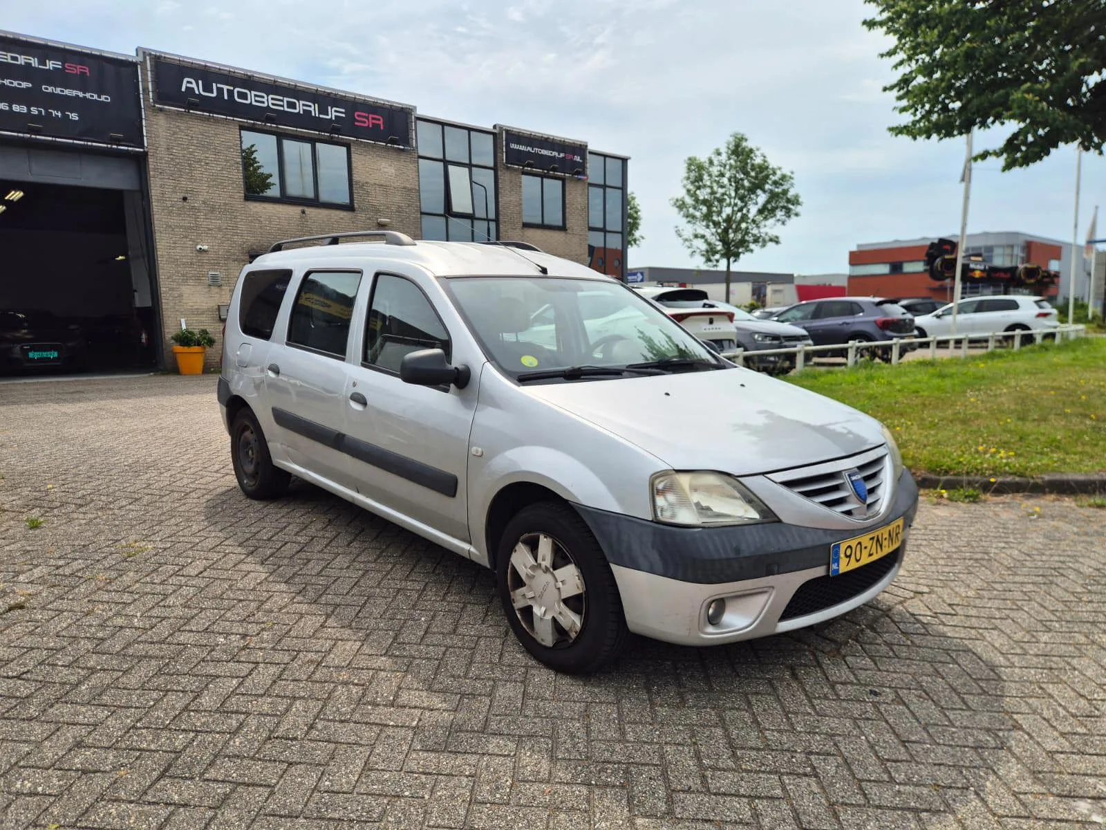 Dacia Logan MCV (2008) — foto 1