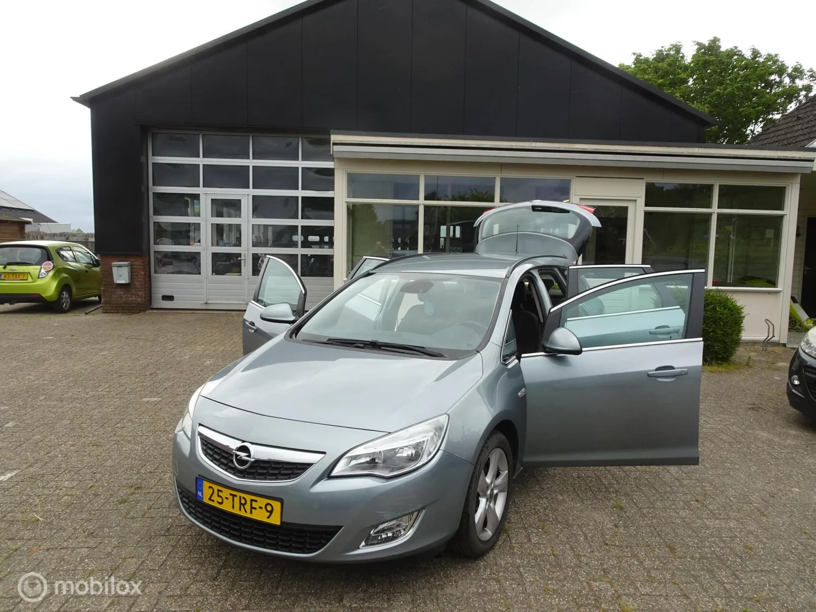 Opel Astra Sports Tourer (2012) — foto 1