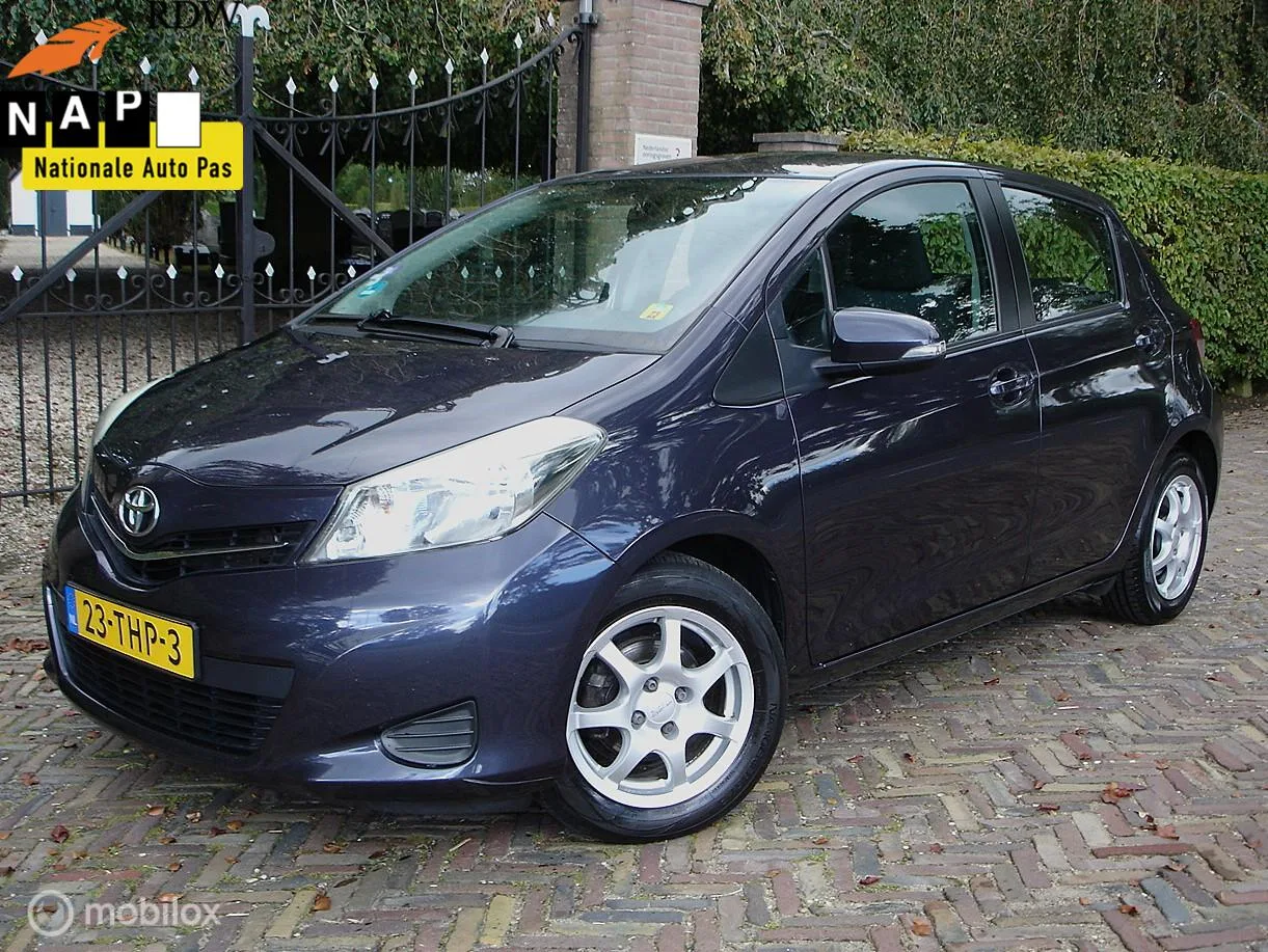 Toyota Yaris (2012) — foto 1