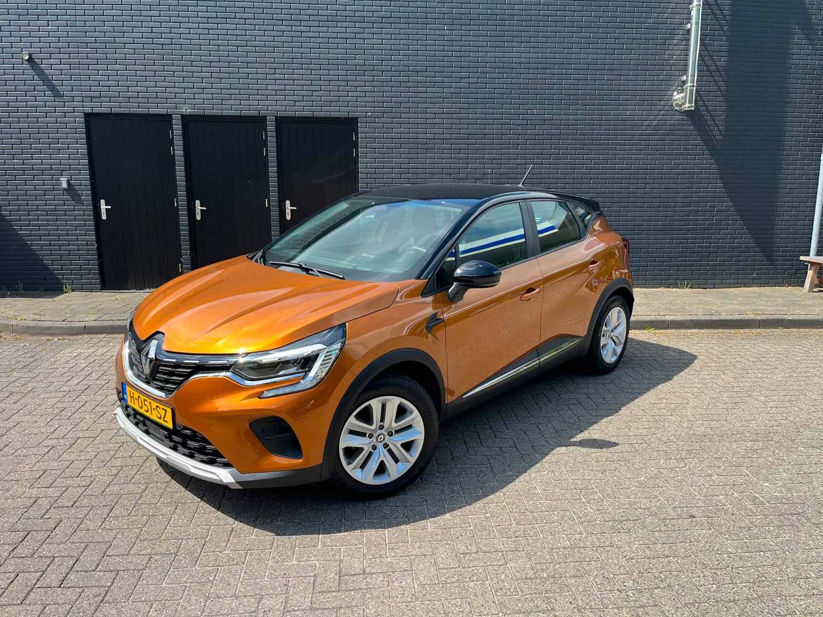 Renault Captur (2020) — foto 1
