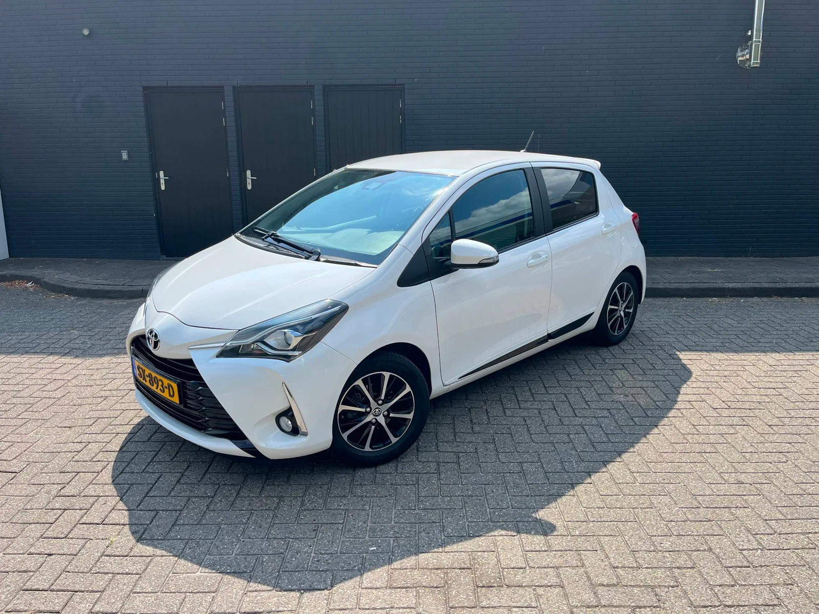 Toyota Yaris (2018) — foto 1