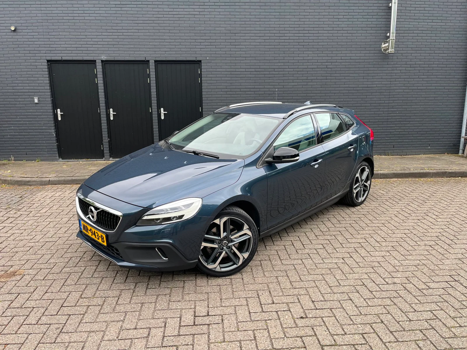 Volvo V40 (2017) — foto 1